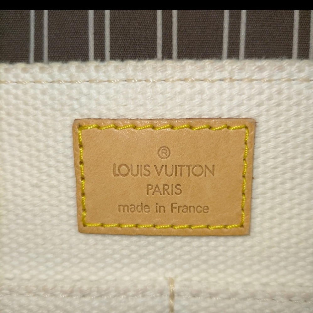 LOUIS VUITTON Antigua Besace PM
Messenger White - Picture 8 of 15
